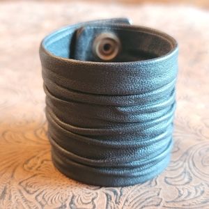 Black Leather Wide Snap-on Bracelet